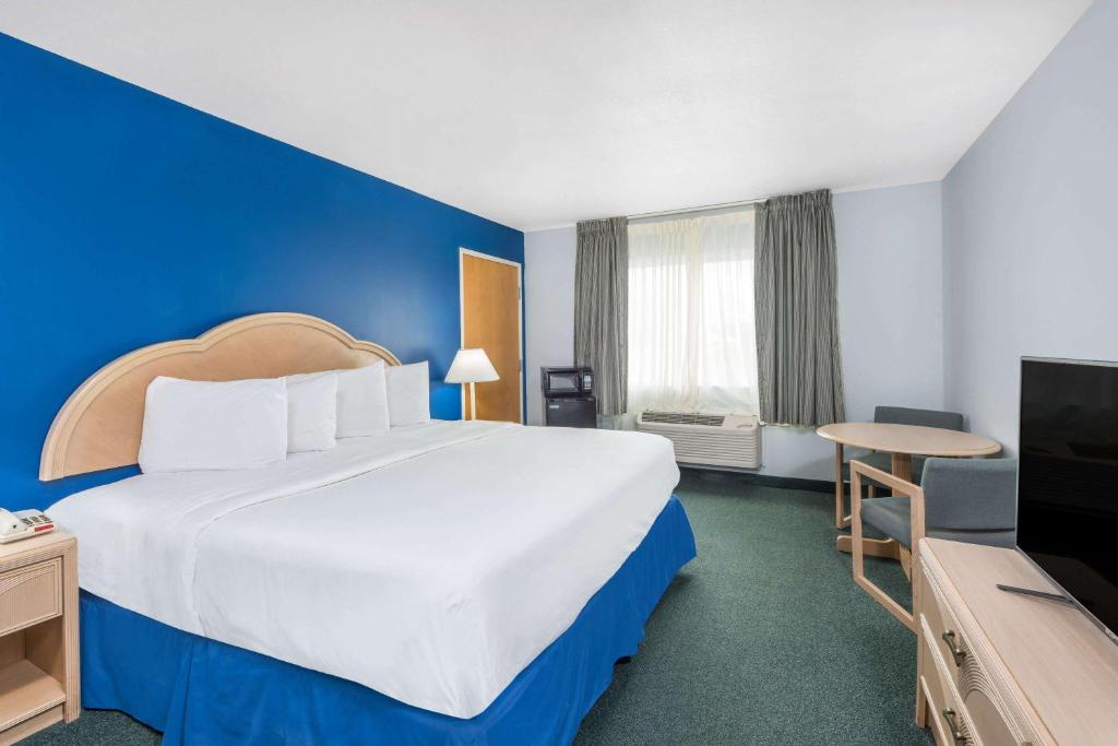 Days Inn by Wyndham Osage Beach Lake of the Ozarks image 10