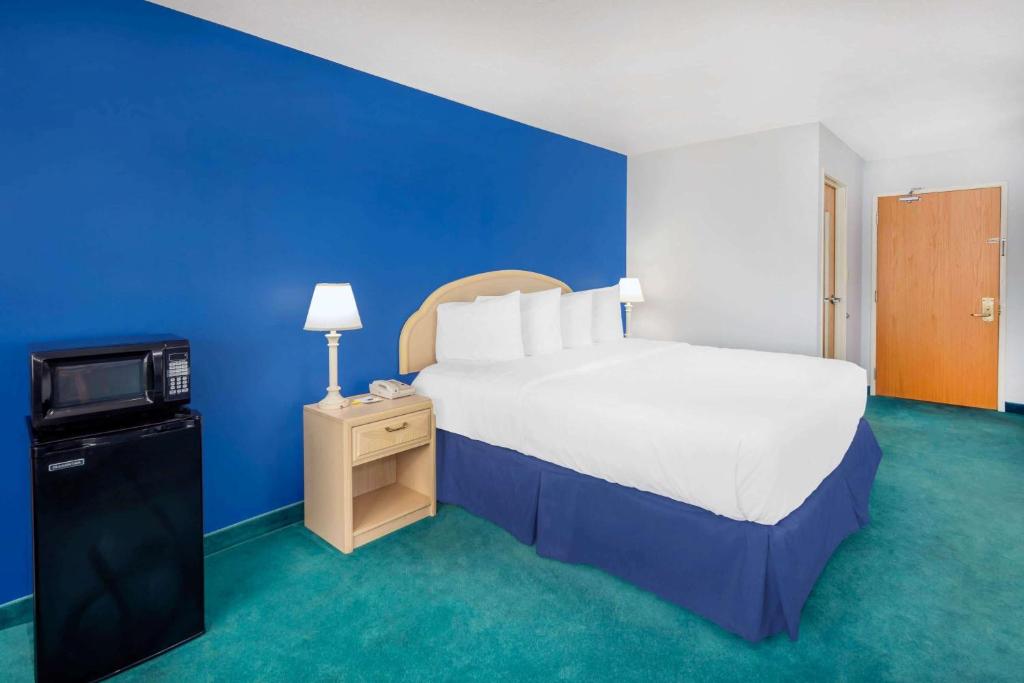 Days Inn by Wyndham Osage Beach Lake of the Ozarks image 15