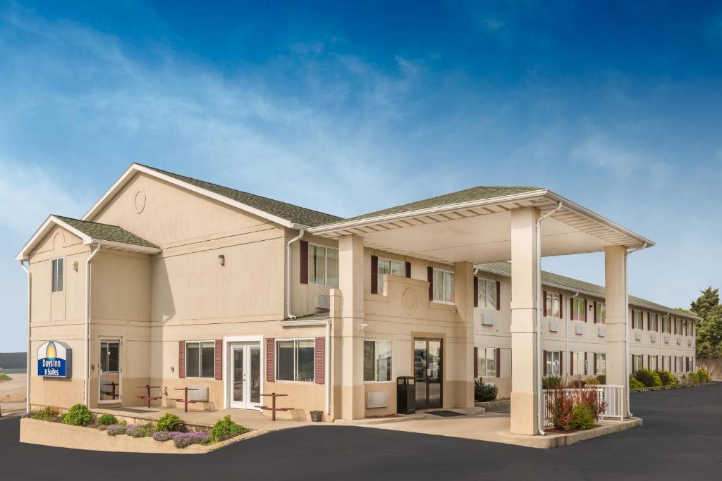 Days Inn by Wyndham Osage Beach Lake of the Ozarks image 18